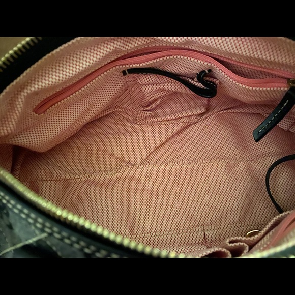 Dooney and bourke black barrel bag - Picture 3 of 3